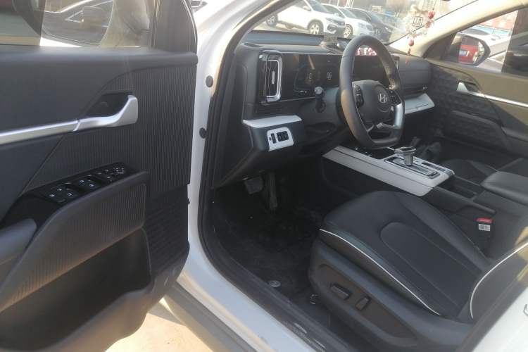 Used Hyundai ix35 2023 Musso 2.0L Deluxe Edition DLX
