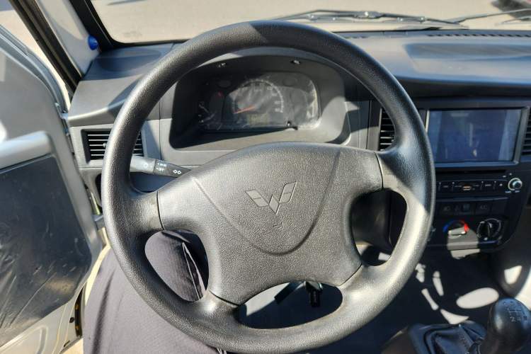 Used Wuling Zhiguang 2015 1.2L Practical LS-I Model
