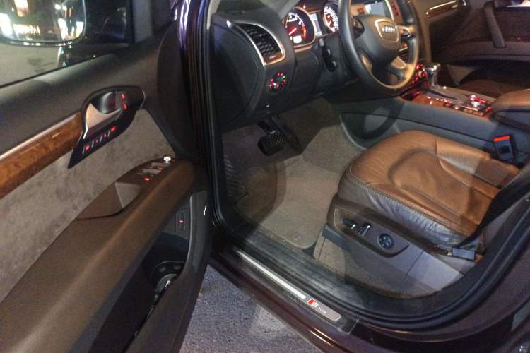 Used Audi Q7 2014 35 TFSI Sport Edition Driver Seat