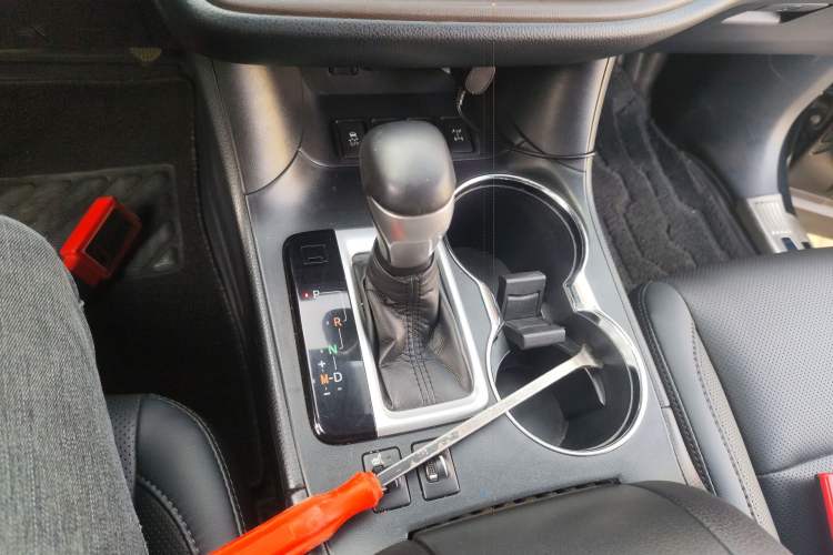 Used Toyota Highlander 2018 2.0T Four-Wheel Drive Prestige Version 7 Seats China VI Standard Gear Lever