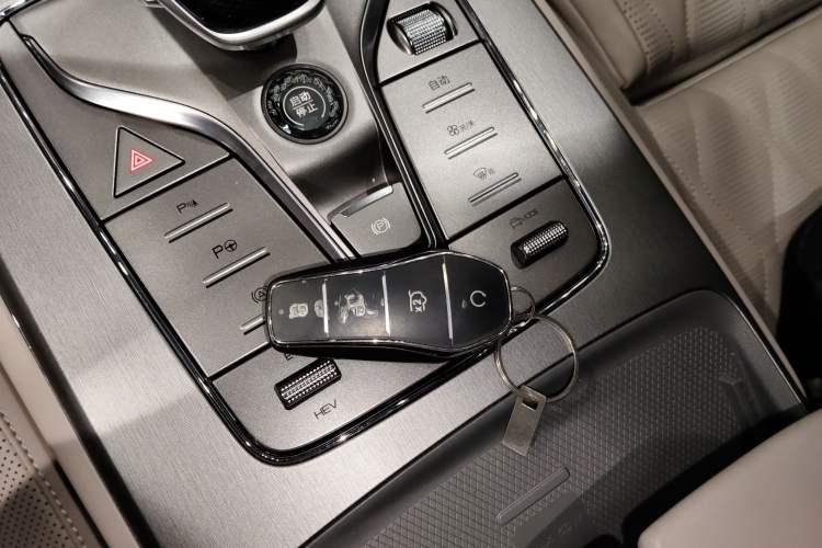 Used BYD Tang New Energy 2025 Intelligent Driving Version DM-i 115KM Flagship Edition Interior 1