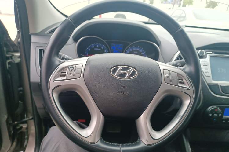 Used Hyundai ix35 2015 2.0L Automatic 2WD Smart Type China IV