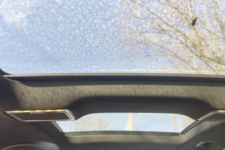 Used Mercedes-Benz GLC 2022 Facelifted GLC 260 L 4MATIC Dynamic Edition Headliner