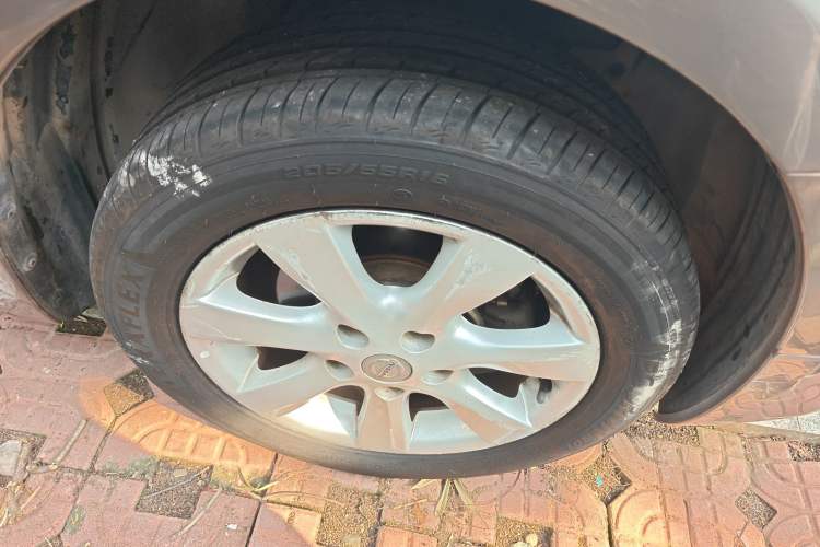 Used Nissan Tiida 2011 1.6L CVT Smart Version Right Front Wheel Hub