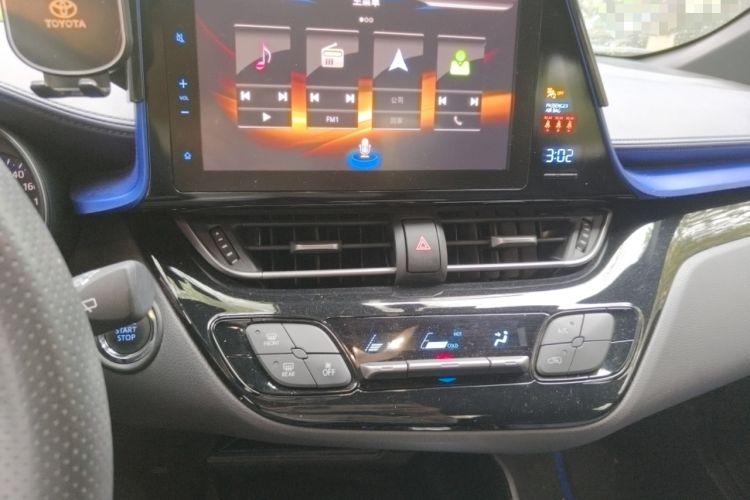 Used Toyota C-HR 2018 2.0L Leading with Sunroof China V Standard Audio And AC Panel