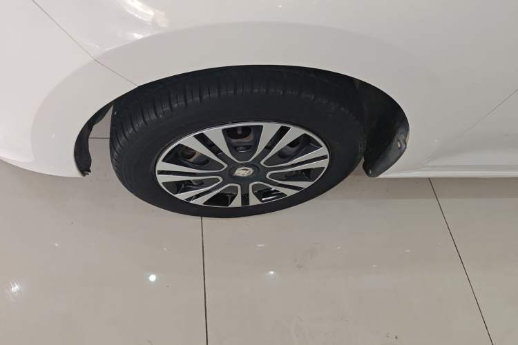 Used Skoda Rapid 2015 1.6L Automatic Enjoyment Selection Model Left Front Wheel Hub