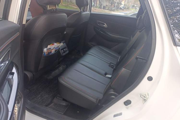 Used CHANGAN OSHAN X7 PLUS 2022 1.5T Blue Whale Edition Automatic Prestige 7-Seater Left Rear Seat