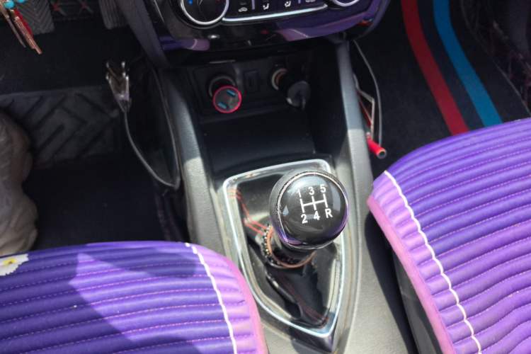 Used CHANGAN KAICHENG Oushang A600 2016 1.5L Manual Luxury 7-Seater Gear Lever