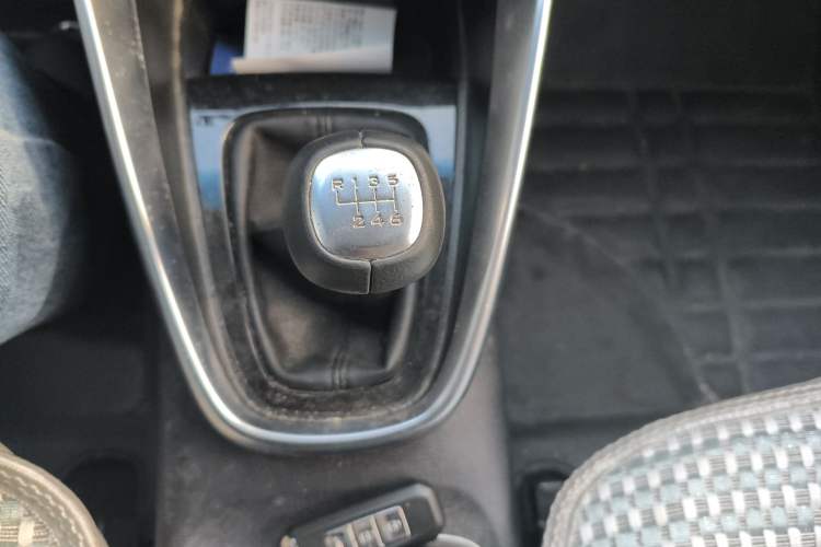 Used Baojun 510 2017 1.5L Manual Luxury Model Gear Lever