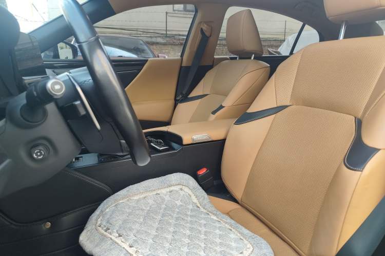 Used Lexus ES 2022 200 Excellence Edition
