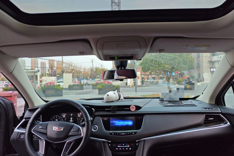 Used Cadillac XT5 2018 25T Luxury Model Headliner