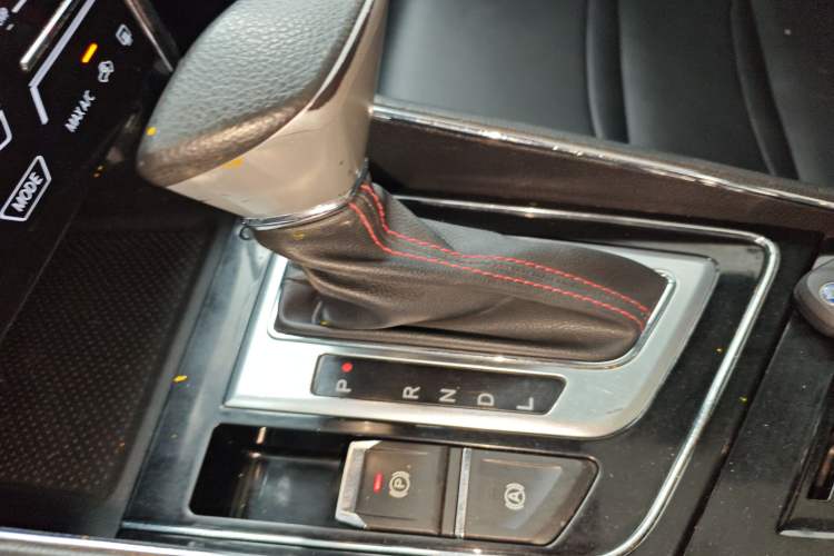 Used Venucia T60 2020 1.6L CVT Smart Drive Version China VI Standard
