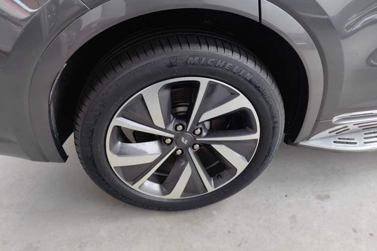 Used Li Auto ONE 2021 Extended-Range 6-Seater Version Right Rear Wheel Hub