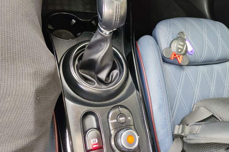 Used MINI Clubman 2016 Revised Version 1.5T COOPER Connoisseur Edition Gear Lever
