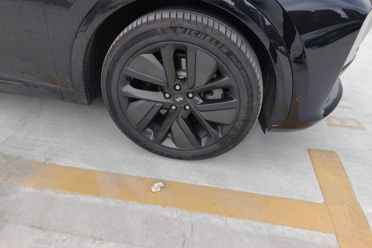 Used Li Auto L7 2023 Pro Model Right Front Wheel Hub