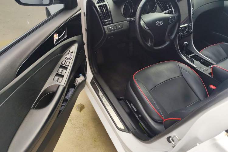 Used Hyundai Sonata 2014 2.4L Automatic Luxury Version China IV Standard