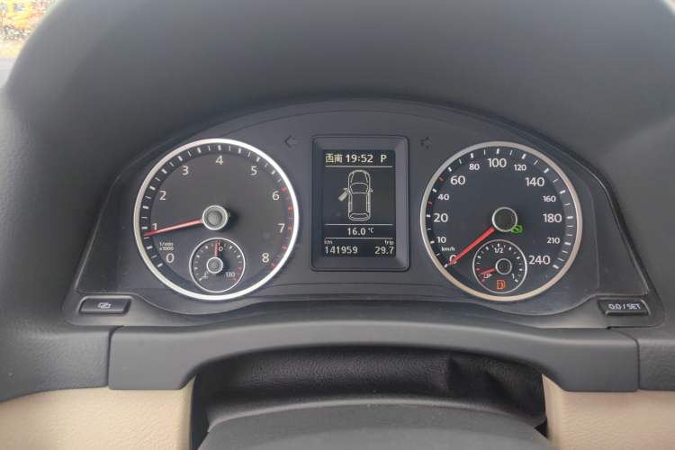 Used Volkswagen Tiguan 2012 1.8TSI Automatic All-Wheel Drive Elite Edition Instrument Cluster