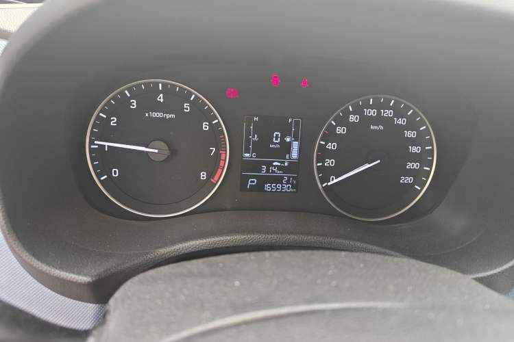 Used Hyundai ix25 2015 1.6L Automatic Two-Wheel-Drive Deluxe DLX Model Odometer Close Up