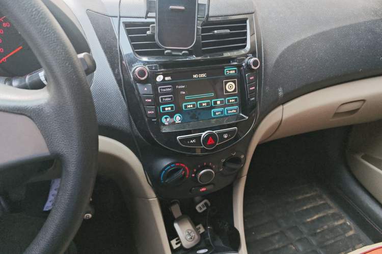 Used Hyundai Verna (older generation) 2014 1.4L Manual Smart GLS Trim Audio And AC Panel