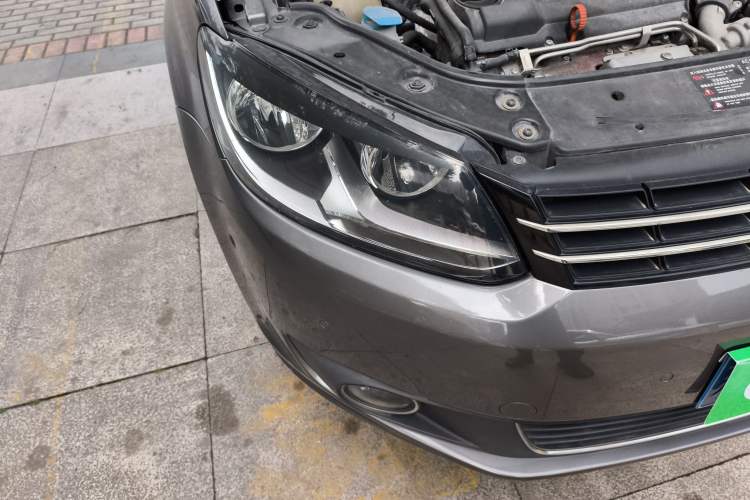 Used Volkswagen Touran 2011 1.4T DSG ZhiZhen Edition 5 Seats Right Front Headlight