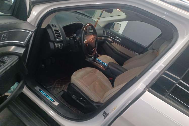 Used Ford Explorer (Import) 2017 3.5T Platinum Edition
