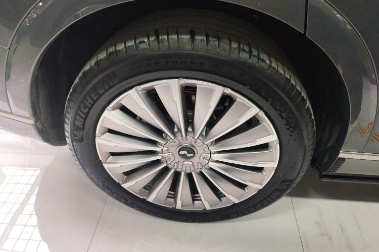 Used ONVO Luxeed L90 2025 Model—Ultra Six-Seater Version
