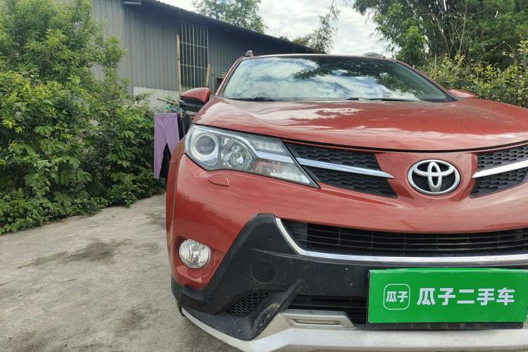 Used Toyota RAV4 2013 2.5L Automatic 4x4 Elite Edition Right Front Headlight