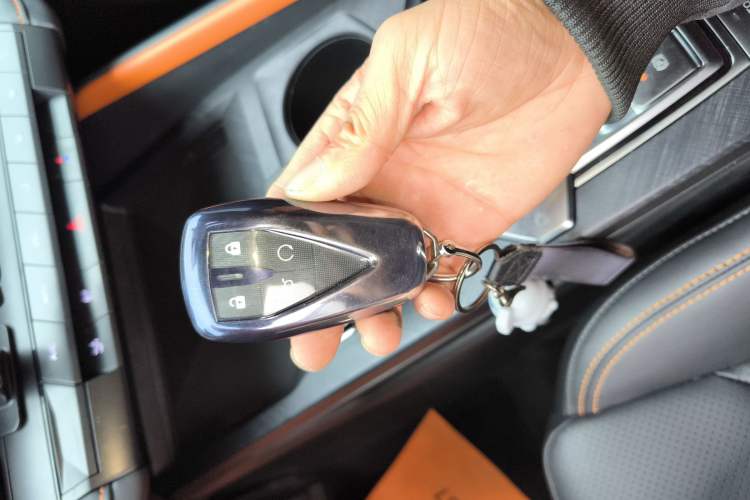 Used CHANGAN UNI-V iDD 2023 ZhiDian iDD 1.5T 113km Smart & Fun Version
