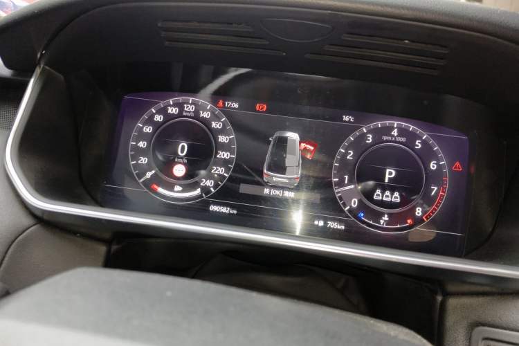 Used Land Rover Range Sport 2020 3.0 L6 HSE DYNAMIC Odometer Close Up