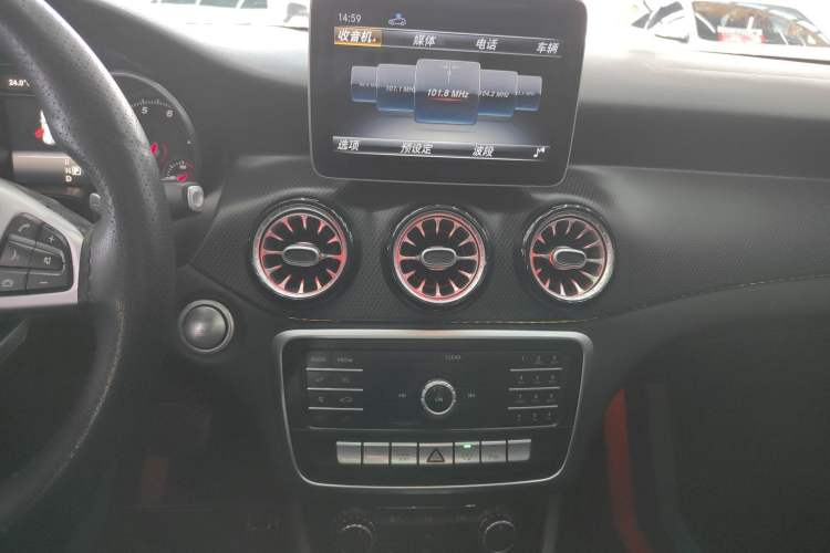 Used Mercedes-Benz GLA 2019 GLA 200 Dynamic Edition Audio And AC Panel