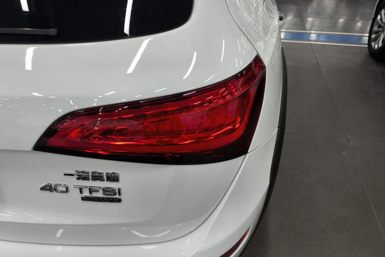 Used Audi Q5 2018 Collector's Edition 40 TFSI Technology Model
