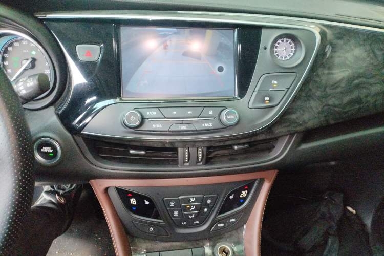 Used Buick Envision 2016 20T Two-Wheel-Drive Elite Model Audio And AC Panel