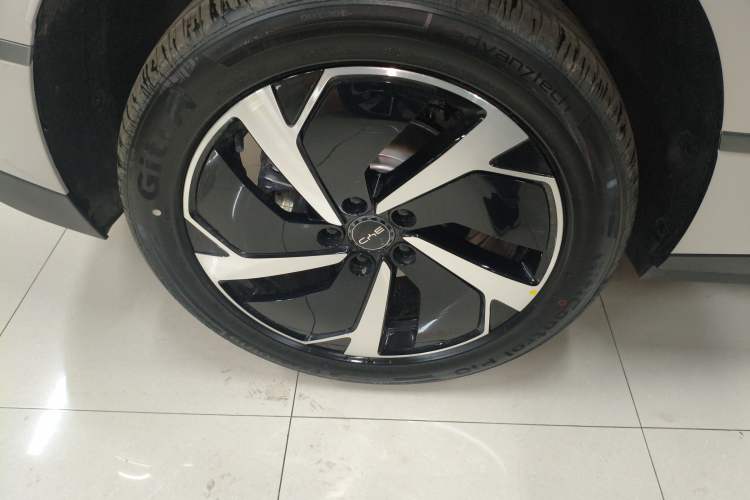 Used BYD Sealion 06 New Energy 2025 Model DM-i 170 Navigation Pro Edition Right Rear Wheel Hub