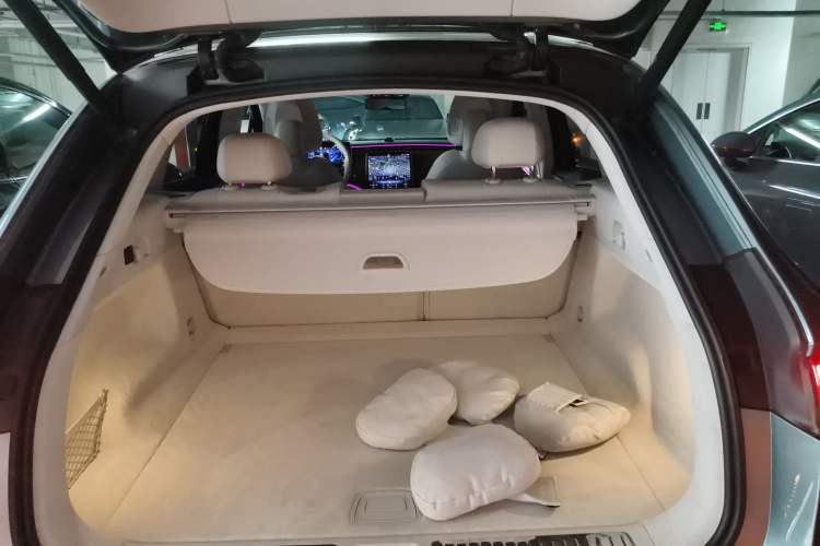 Used Mercedes-Benz EQE SUV 2024 500 4MATIC Luxury Edition Trunk