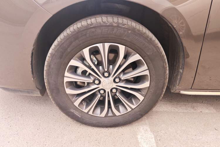 Used Buick GL8 2023 Land Executive Class 652T Luxury Model
