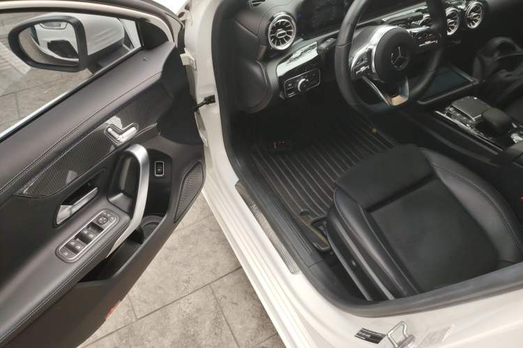 Used Mercedes-Benz A-Class 2021 A 200 L Sport Sedan Fashion Model
