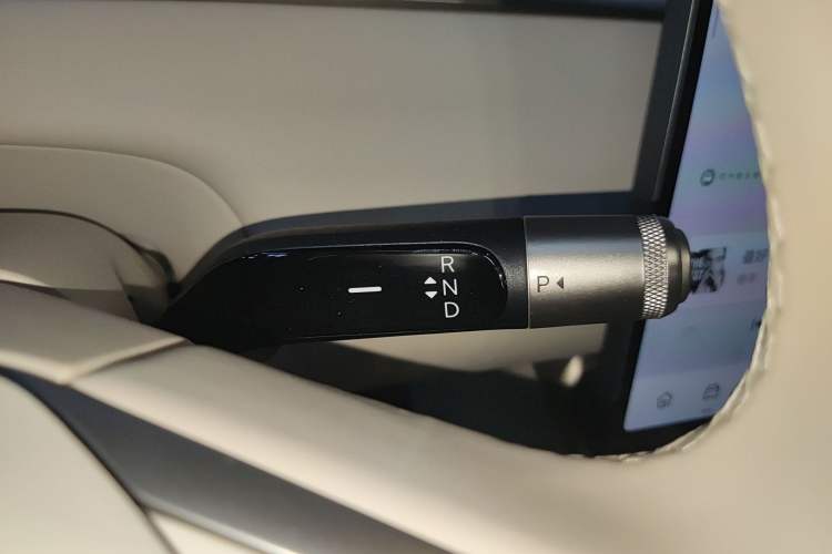 Used ONVO Luxeed L90 2025 Model—Max Six-Seater Version
