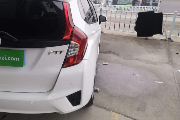 Used Honda Fit 2016 1.5L LXS CVT Comfort Sunroof Version
