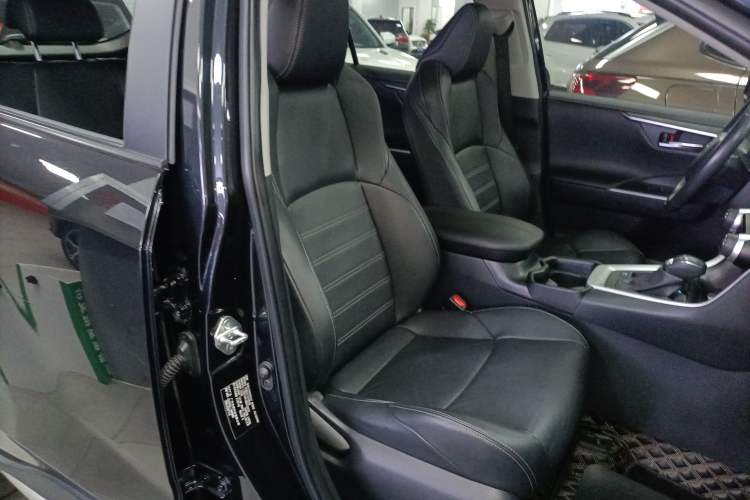 Used Toyota Wildlander 2022 Dual-Engine 2.5L E-CVT Two-Wheel Drive Luxury Edition Right Front Seat