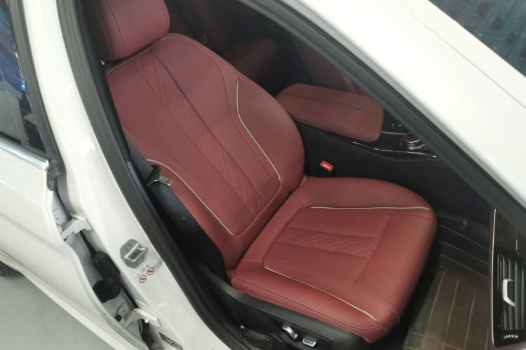 Used BMW 5 Series 2022 Second Facelift 525Li M Sport Package Right Front Seat