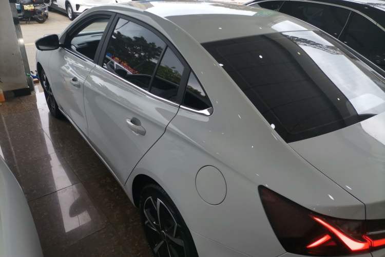 Used Roewe i5 2023 1.5L CVT Luxury Edition Rear Left 45 Deg