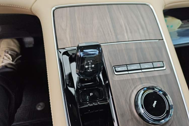 Used Geely Auto Monjaro L 2025 Dongfang Yao 2.0TD Automatic Lanxing Edition Gear Lever