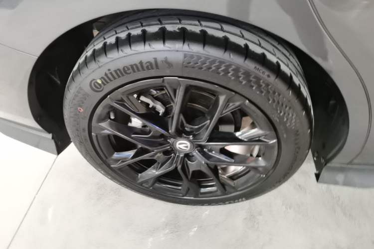 Used CHANGAN UNI-V 2024 1.5T Prestige Edition Right Rear Wheel Hub