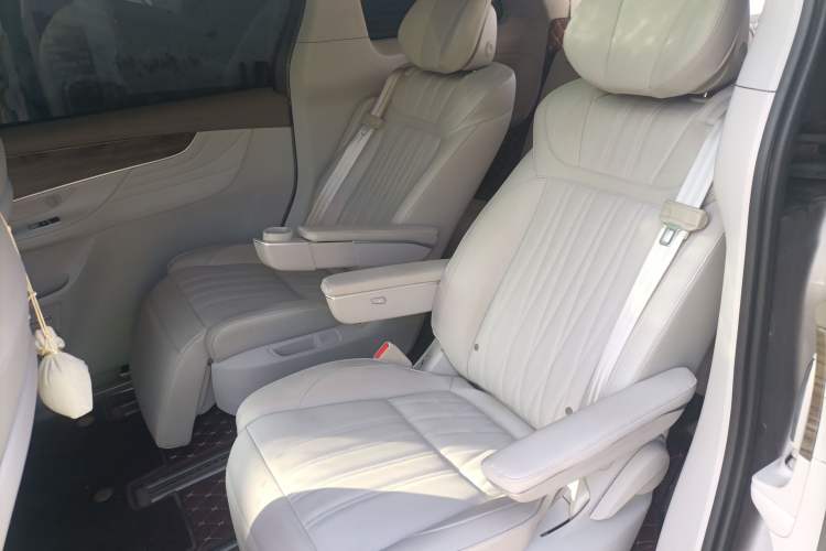 Used Roewe iMAX8 2023 400TGI Elite Edition
