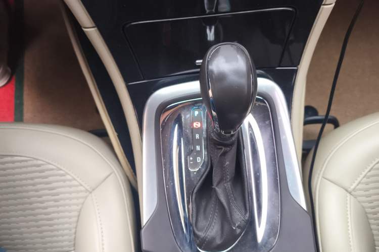 Used Buick Regal 2015 2.0L Leading Fashion Edition