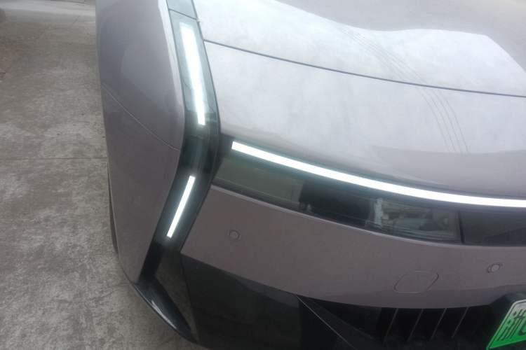 Used XPeng P7 2025 Model—702 Long Range Ultra Right Front Headlight