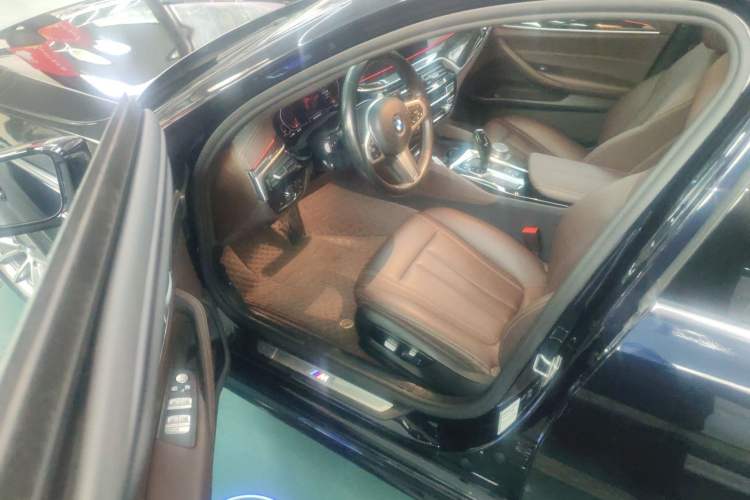 Used BMW 5 Series 2020 525Li Luxury Package Driver Seat