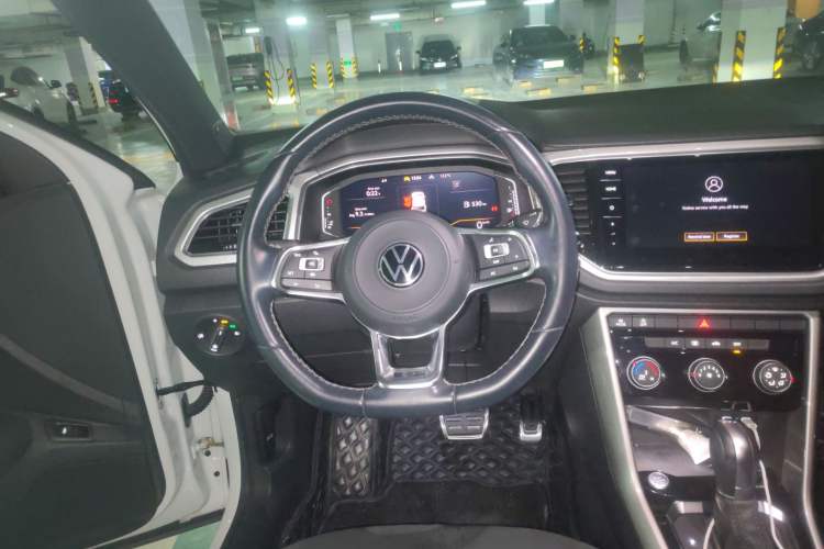 Used Volkswagen T-ROC 2022 280TSI DSG Two-Wheel Drive R-Line Pro PLUS
