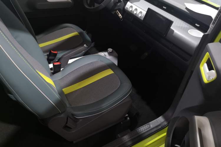 Used Wuling Hongguang MINIEV 2022 GAMEBOY 200km Gaming Edition with Lithium Iron Phosphate Right Front Seat