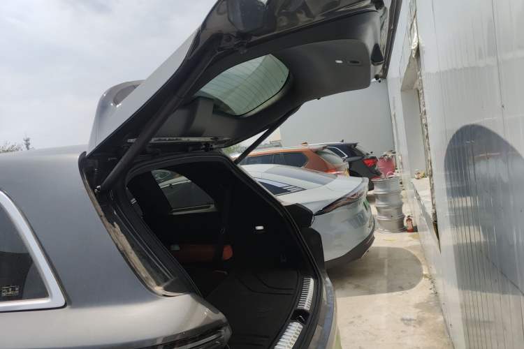 Used Li Auto L8 2023 Air model Trunk